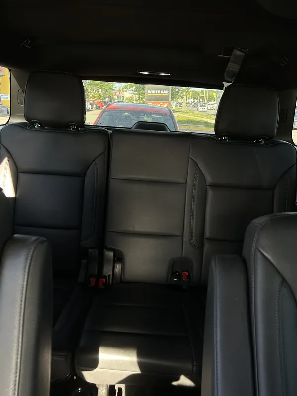 Chevrolet Suburban photo 7