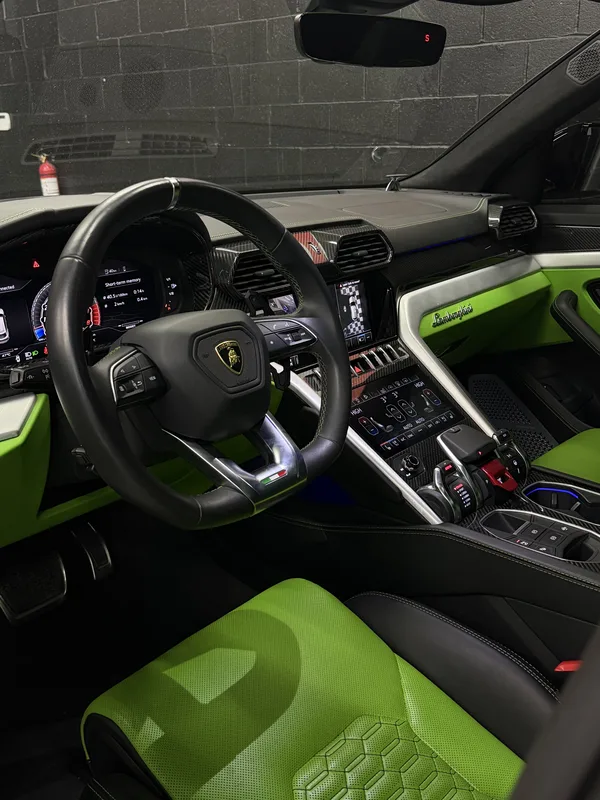 Lamborghini Urus photo 9